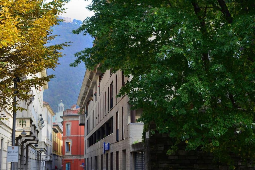 Trilocale Como Centro, Esclusivo 100 Mq Con 3 Balconi Buitenkant foto